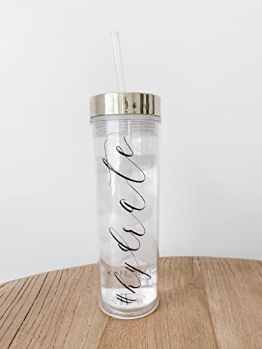 Clear Tumbler - #Hydrate - Акрилно шише со вода, БПА бесплатно, се вклопува во сопственикот на чаши, лето