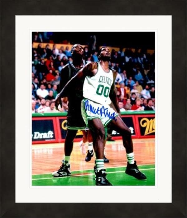 Роберт Парохија автограмираше 8x10 Фото 6 Мета и врамена - Автограмирана НБА фотографии